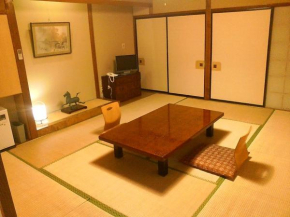  Kamesei Ryokan  Тикума